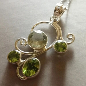 🌿 Vintage Peridot & Sterling Silver Whimsical Swirl Pendant
